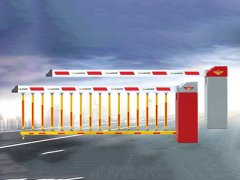 江蘇客戶對青島道閘門廠家紅建星進(jìn)行實地參觀考察